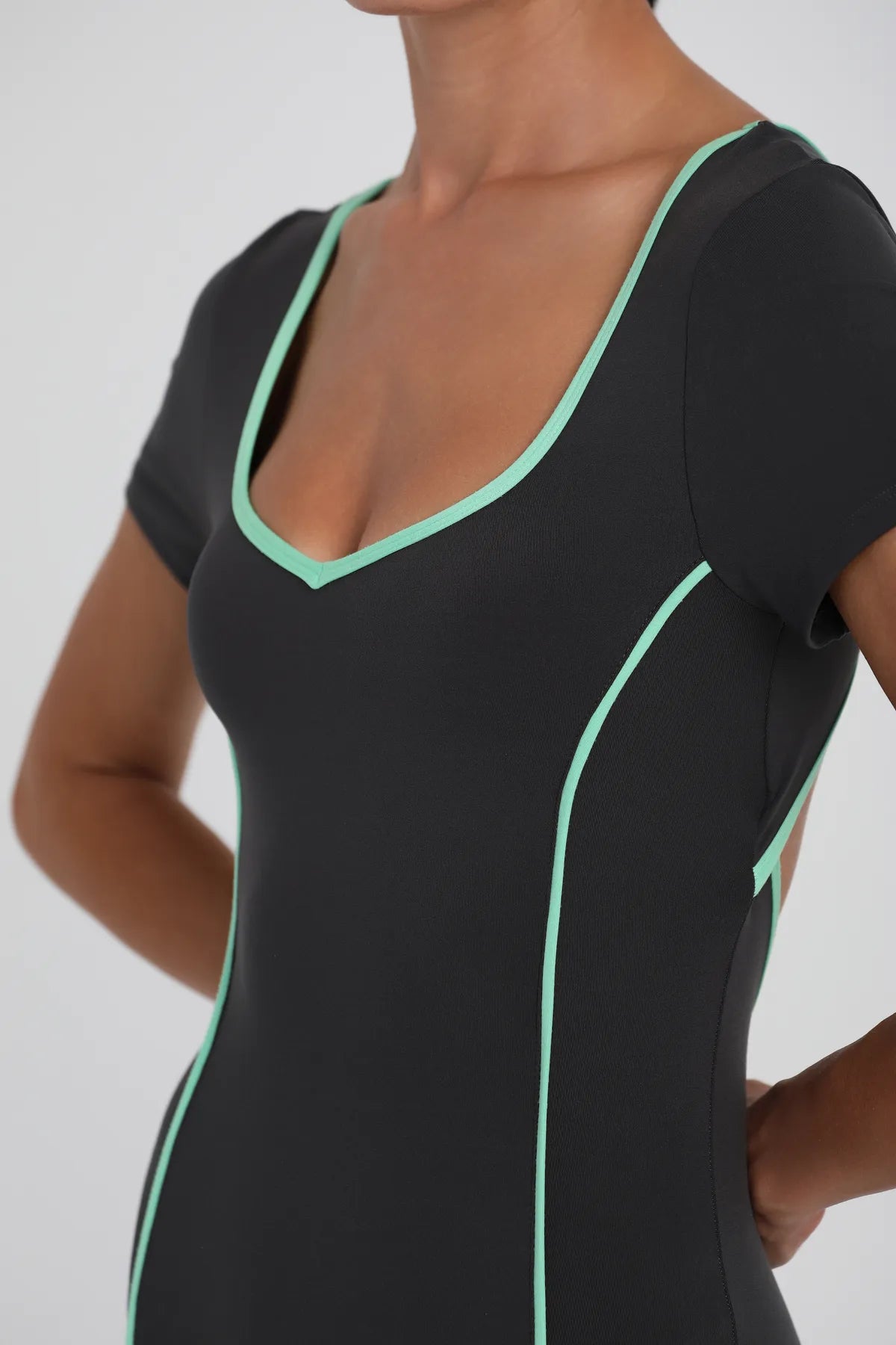 Kontrast Dikişli Kısa Spor Tulum - Antrasit