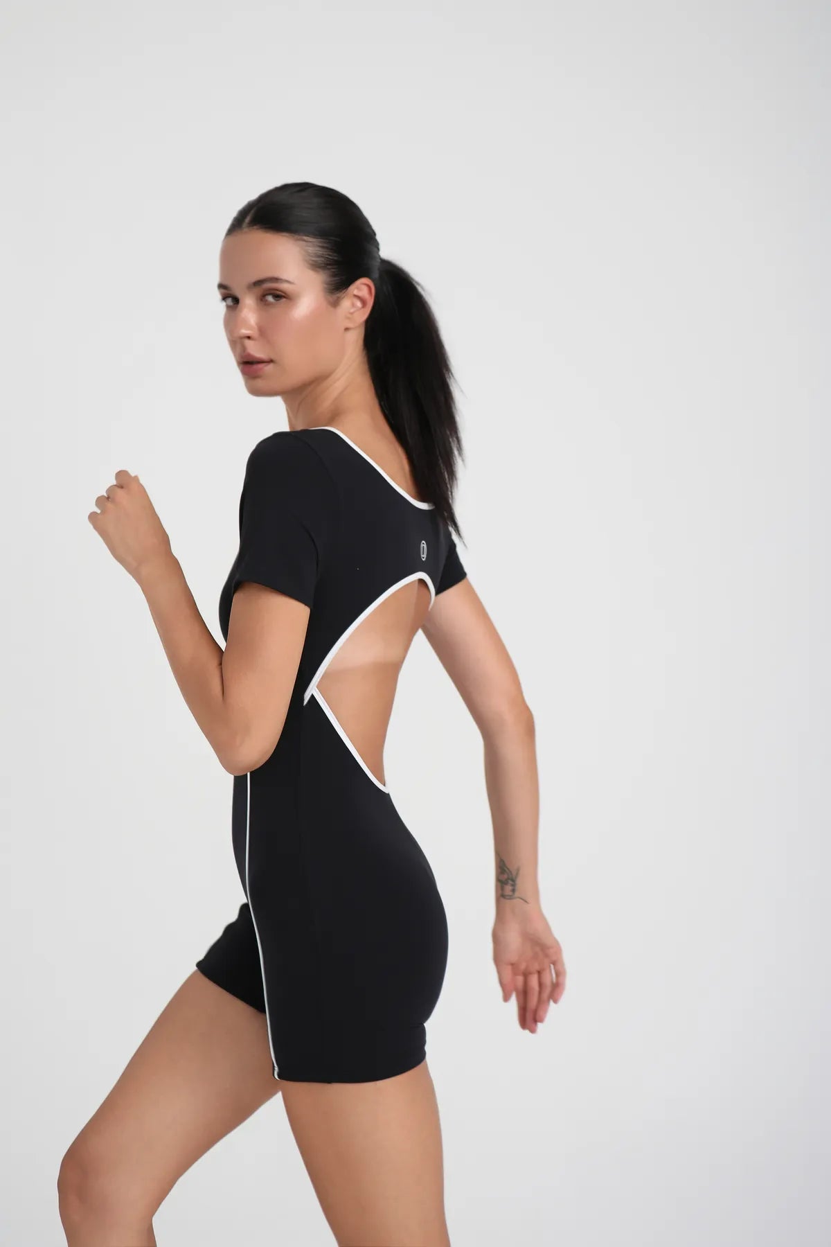 Kontrast Dikişli Kısa Spor Tulum - Siyah