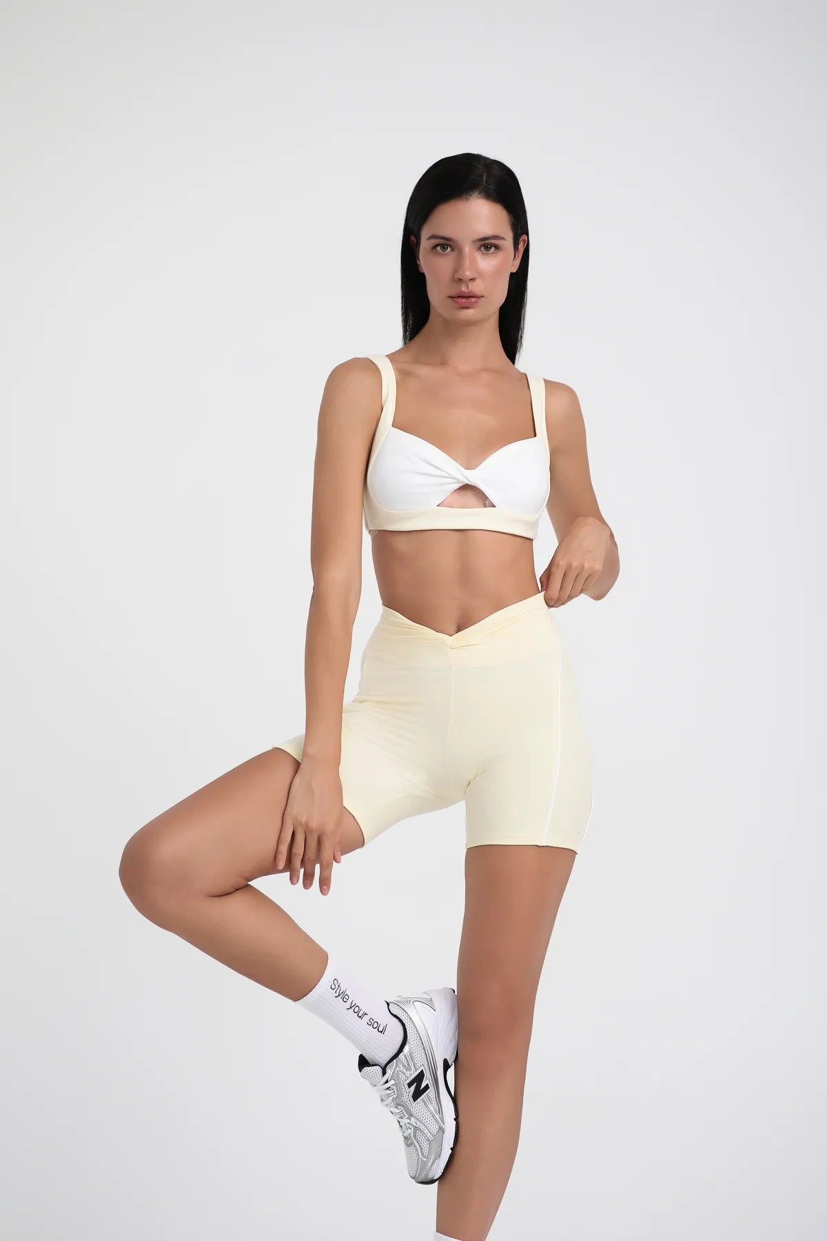 Göğüs Detaylı Kare Yaka Görünümlü Spor Bra - Sarı