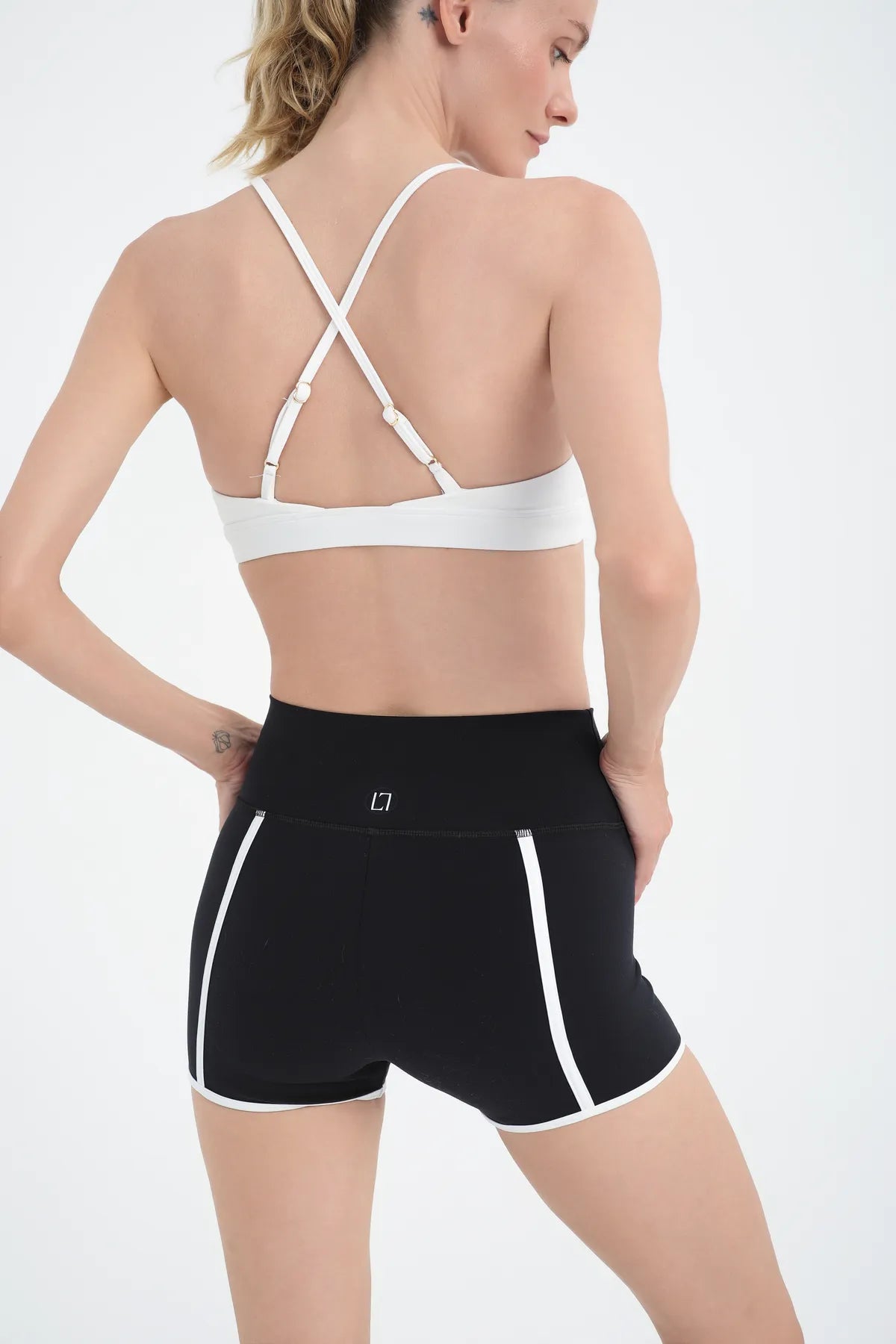 Kontrast Dikişli Yüksek Bel Spor Şort - Siyah