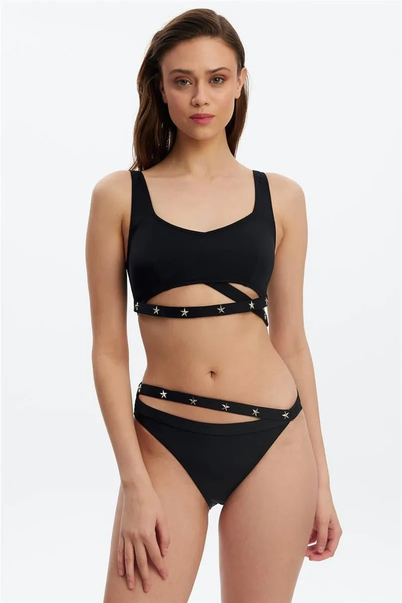 Kare Yaka Yıldız Zımbalı Sporcu Bikini Takımı – Siyah