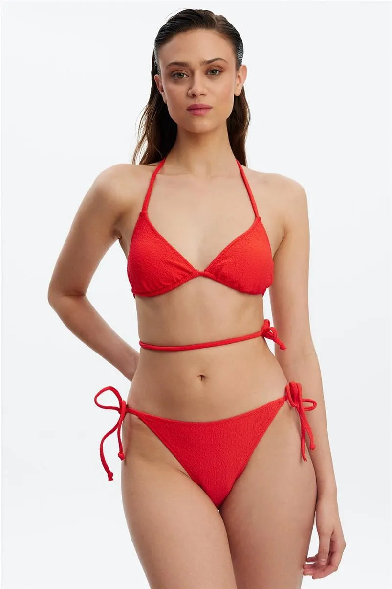 Rahat Formlu Straplez Bikini Takımı – Kırmızı Şıklık