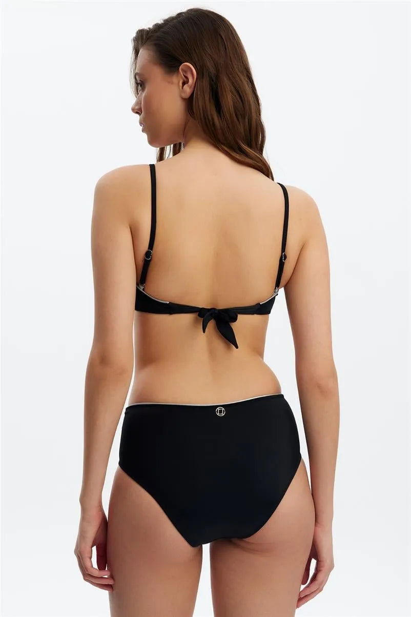 Straplez Bikini Takımı – Gümüş Aksesuarlı ve Toparlayıcı Formlu - Siyah