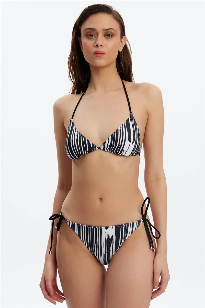 Kaydırılabilir Bağcıklı Üçgen Bikini Takımı - Beyaz