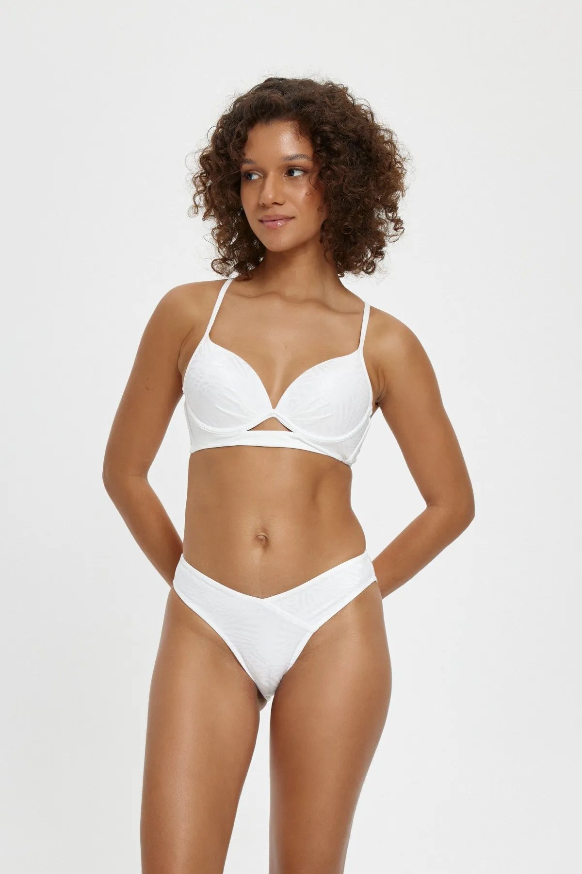 LB1986 Yarın Destekli Bikini Takımı - Beyaz