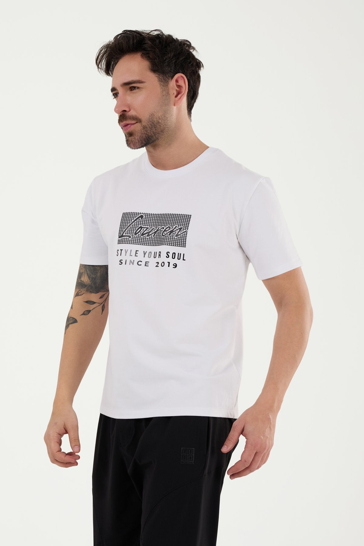 #renk_beyazkarelouren