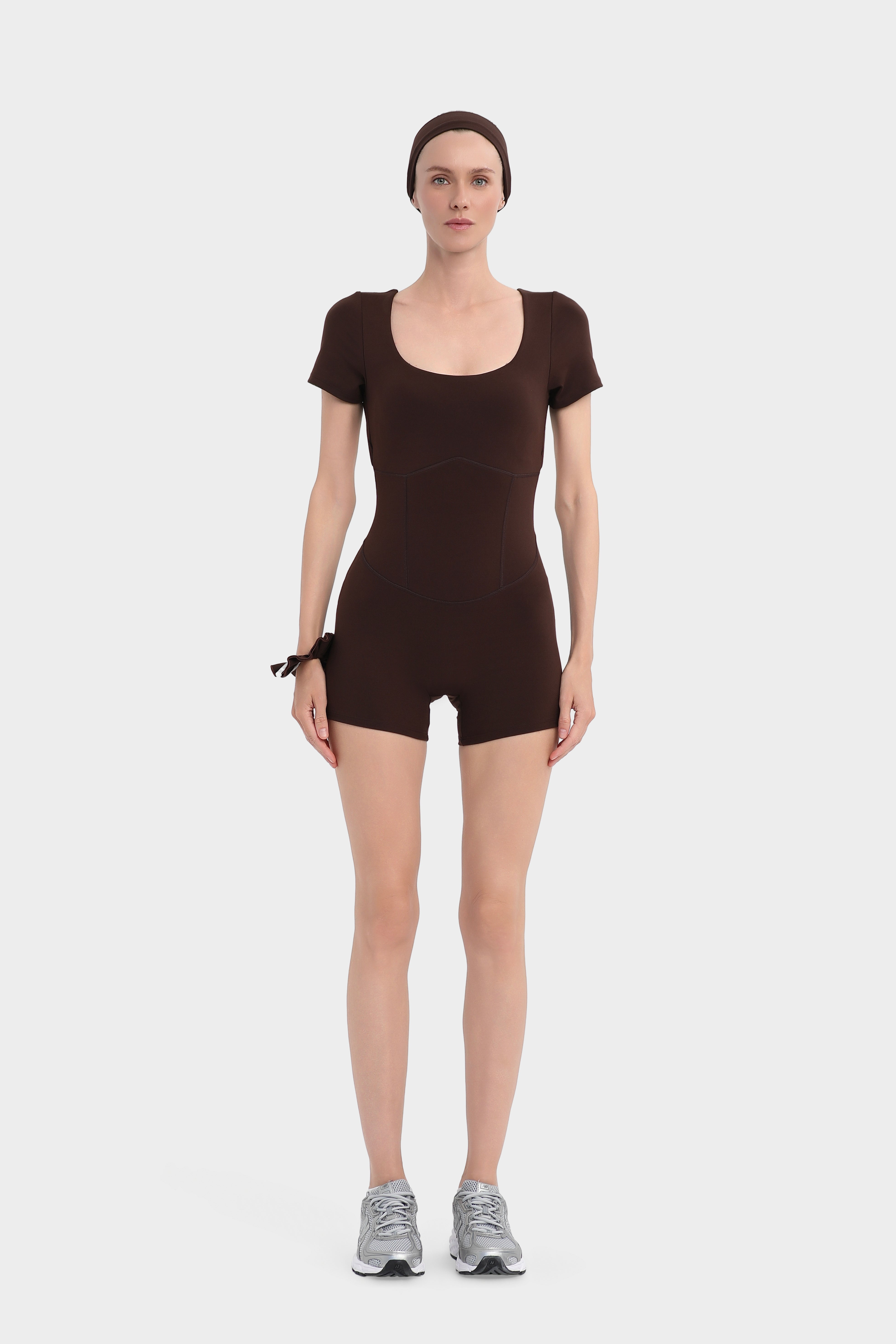 Sırt Dekolteli Kısa Kollu Spor Tulum - Kahverengi