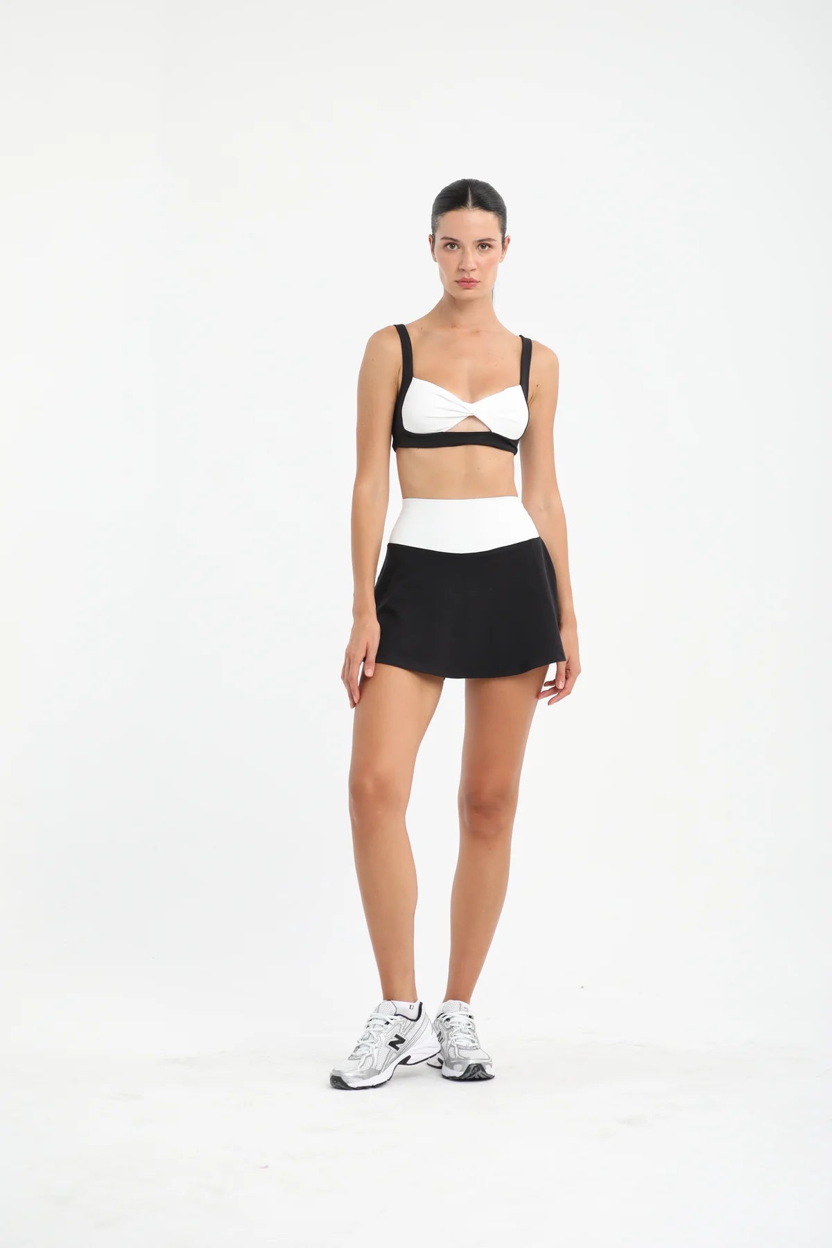 Beli Beyaz Detaylı Tenis Eteği - Siyah