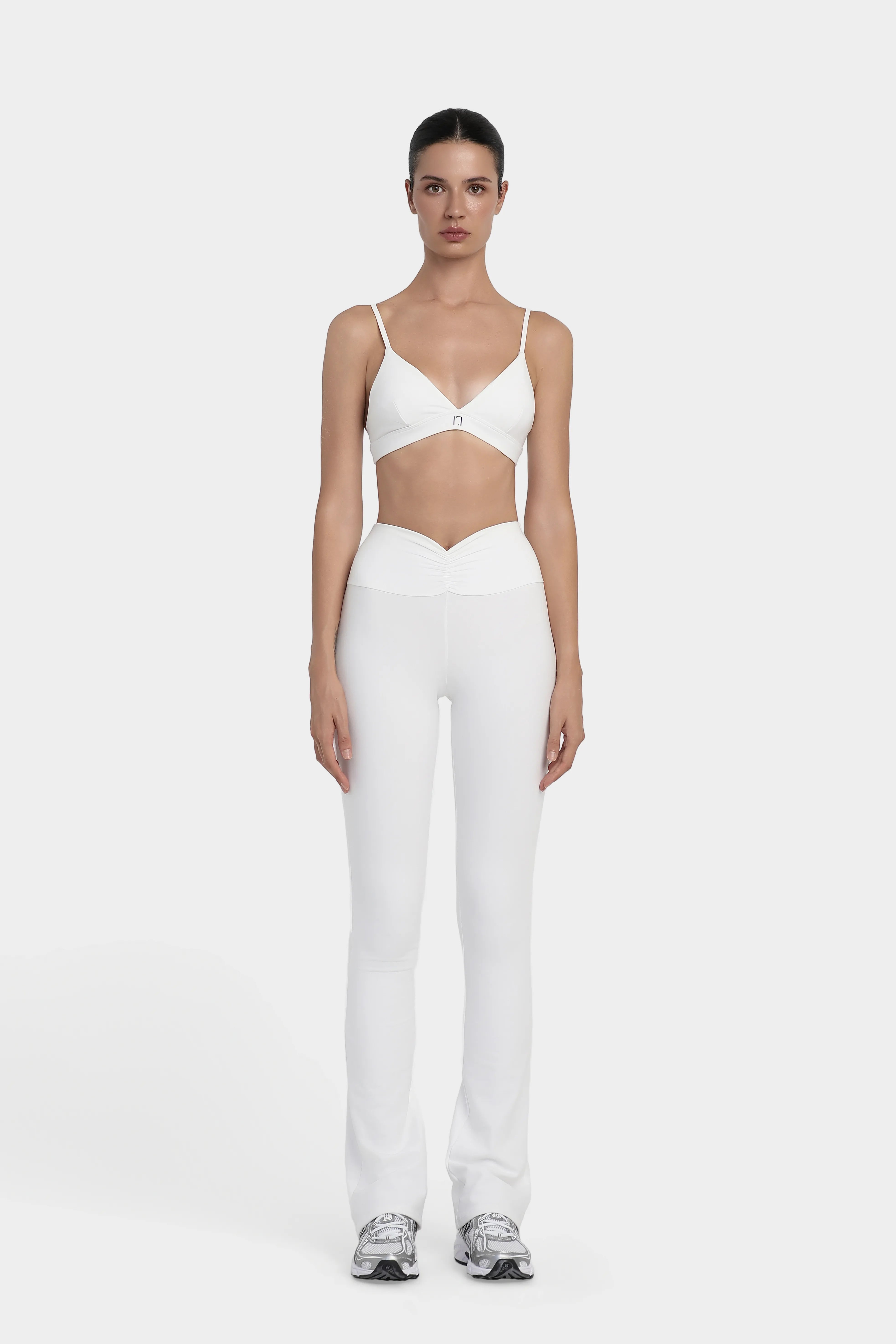 Üçgen Kesim İnce Askılı Spor Bra - Beyaz