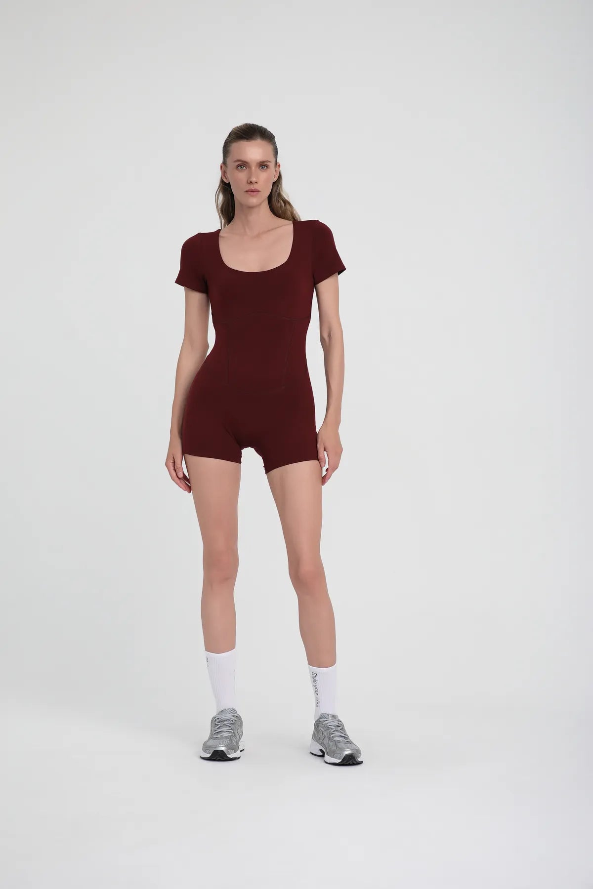 W569 Sırtı Açık Kısa Tulum - Bordo